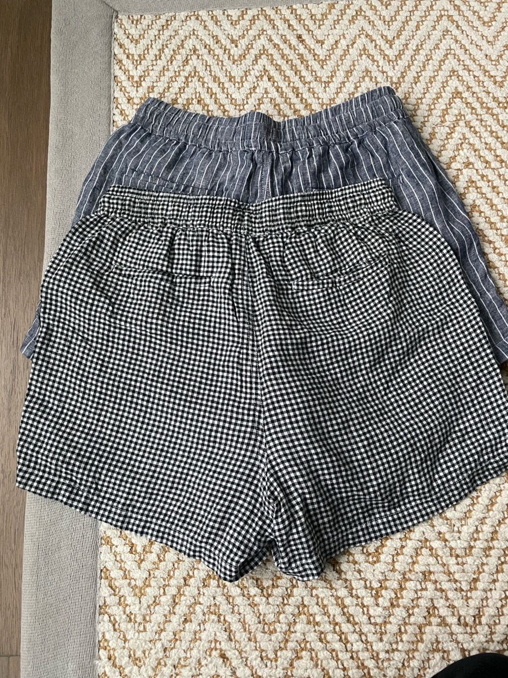 Quince 100% European Linen Shorts Bundle, chambray and mini gingham, xs - Picture 3 of 5